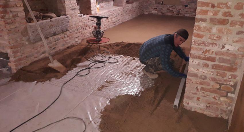 durante i lavori pavimenti Terracruda cantina Locanda del Nocciolo Langhe